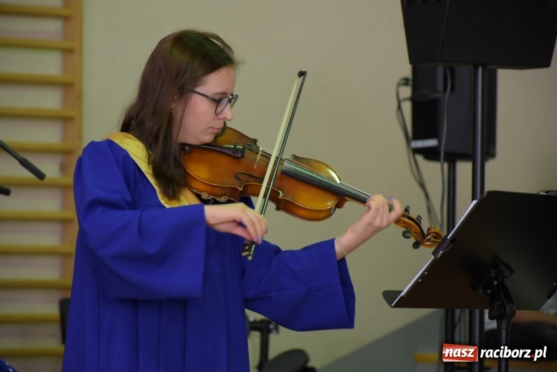 Zdjęcie w galerii na portalu naszraciborz.pl: W Bieńkowicach promowali pozytywne wartości wiadomości z regionu