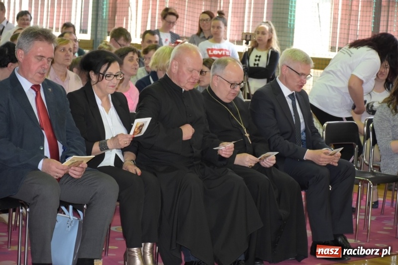 Zdjęcie w galerii na portalu naszraciborz.pl: W Bieńkowicach promowali pozytywne wartości wiadomości z regionu