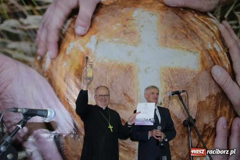 Zdjęcie w galerii na portalu naszraciborz.pl: W Bieńkowicach promowali pozytywne wartości wiadomości z regionu