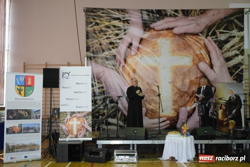 Zdjęcie w galerii na portalu naszraciborz.pl: W Bieńkowicach promowali pozytywne wartości wiadomości z regionu