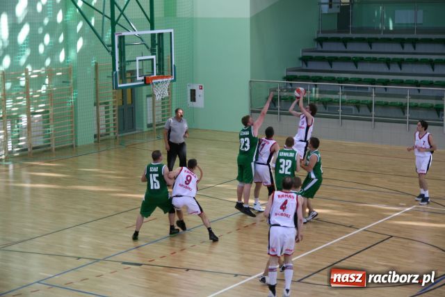 Zdjęcie w galerii na portalu naszraciborz.pl: Koszykówka - mistrz sezonu wiadomości z regionu