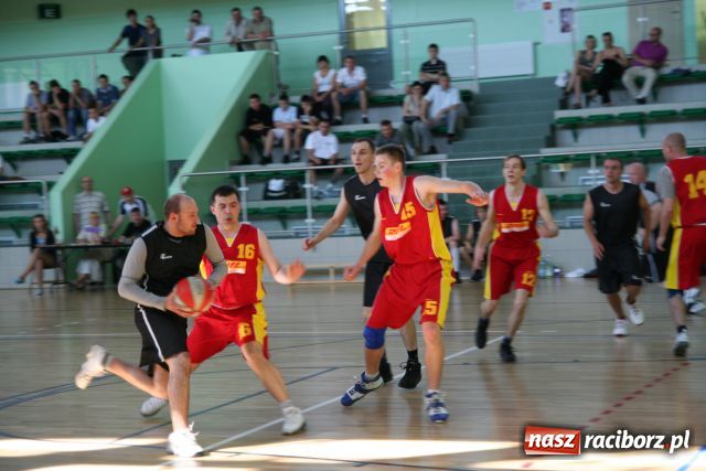 Zdjęcie w galerii na portalu naszraciborz.pl: Koszykówka - mistrz sezonu wiadomości z regionu