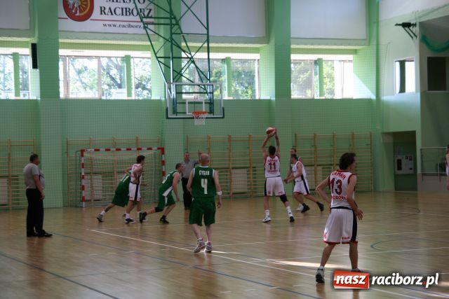 Zdjęcie w galerii na portalu naszraciborz.pl: Koszykówka - mistrz sezonu wiadomości z regionu