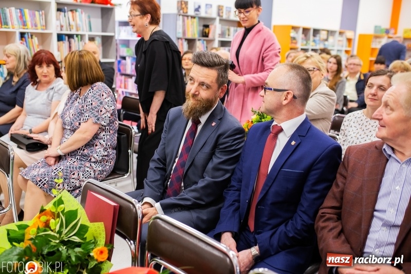 Zdjęcie w galerii na portalu naszraciborz.pl: Krzewienie ducha czytelnictwa to misja. Dzień Bibliotekarza w raciborskiej książnicy wiadomości z regionu