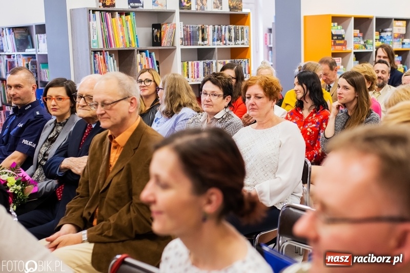 Zdjęcie w galerii na portalu naszraciborz.pl: Krzewienie ducha czytelnictwa to misja. Dzień Bibliotekarza w raciborskiej książnicy wiadomości z regionu