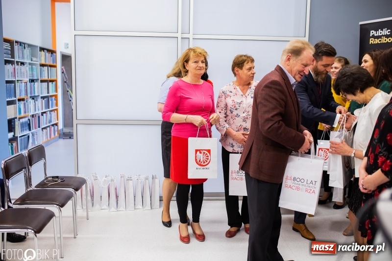 Zdjęcie w galerii na portalu naszraciborz.pl: Krzewienie ducha czytelnictwa to misja. Dzień Bibliotekarza w raciborskiej książnicy wiadomości z regionu