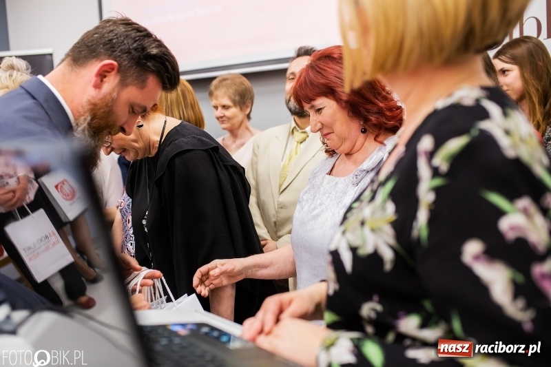 Zdjęcie w galerii na portalu naszraciborz.pl: Krzewienie ducha czytelnictwa to misja. Dzień Bibliotekarza w raciborskiej książnicy wiadomości z regionu