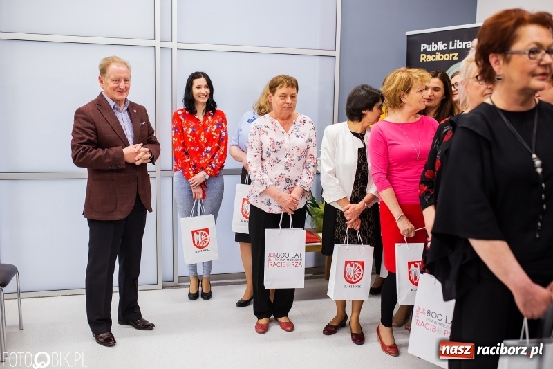 Zdjęcie w galerii na portalu naszraciborz.pl: Krzewienie ducha czytelnictwa to misja. Dzień Bibliotekarza w raciborskiej książnicy wiadomości z regionu