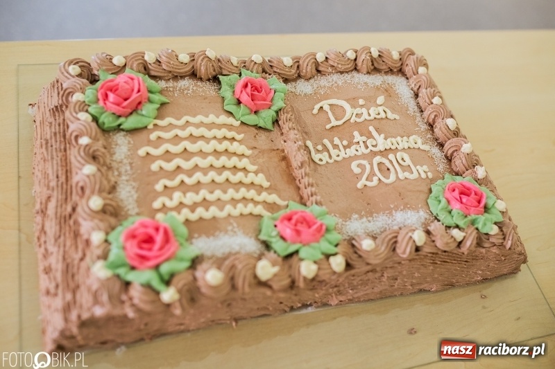 Zdjęcie w galerii na portalu naszraciborz.pl: Krzewienie ducha czytelnictwa to misja. Dzień Bibliotekarza w raciborskiej książnicy wiadomości z regionu