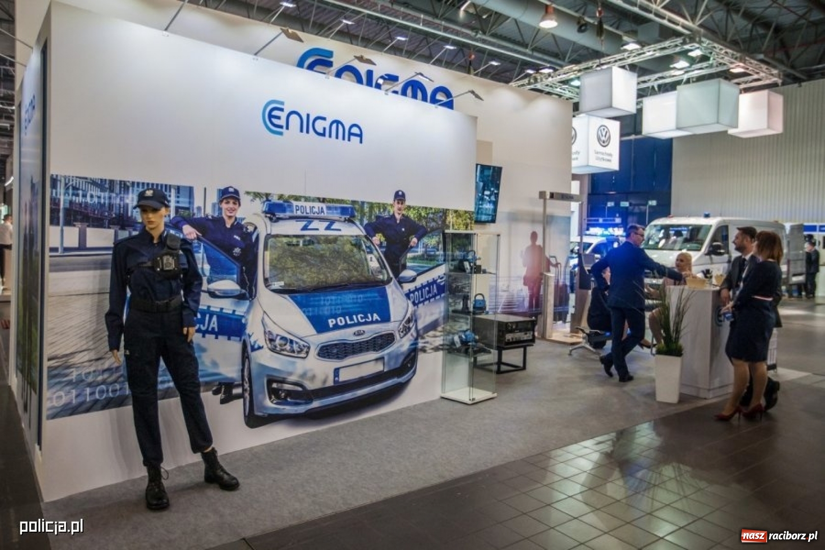 Zdjęcie w galerii na portalu naszraciborz.pl: Jak wam się podoba nowe oznaczenie radiowozów i umundurowanie policji [FOTO] wiadomości z regionu