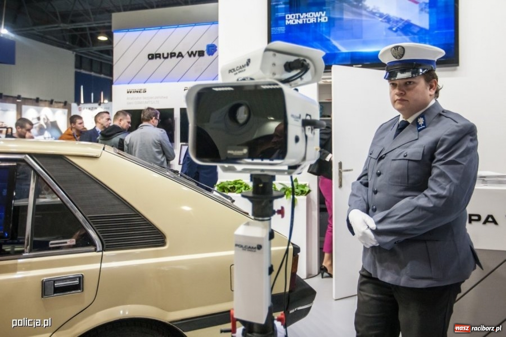 Zdjęcie w galerii na portalu naszraciborz.pl: Jak wam się podoba nowe oznaczenie radiowozów i umundurowanie policji [FOTO] wiadomości z regionu