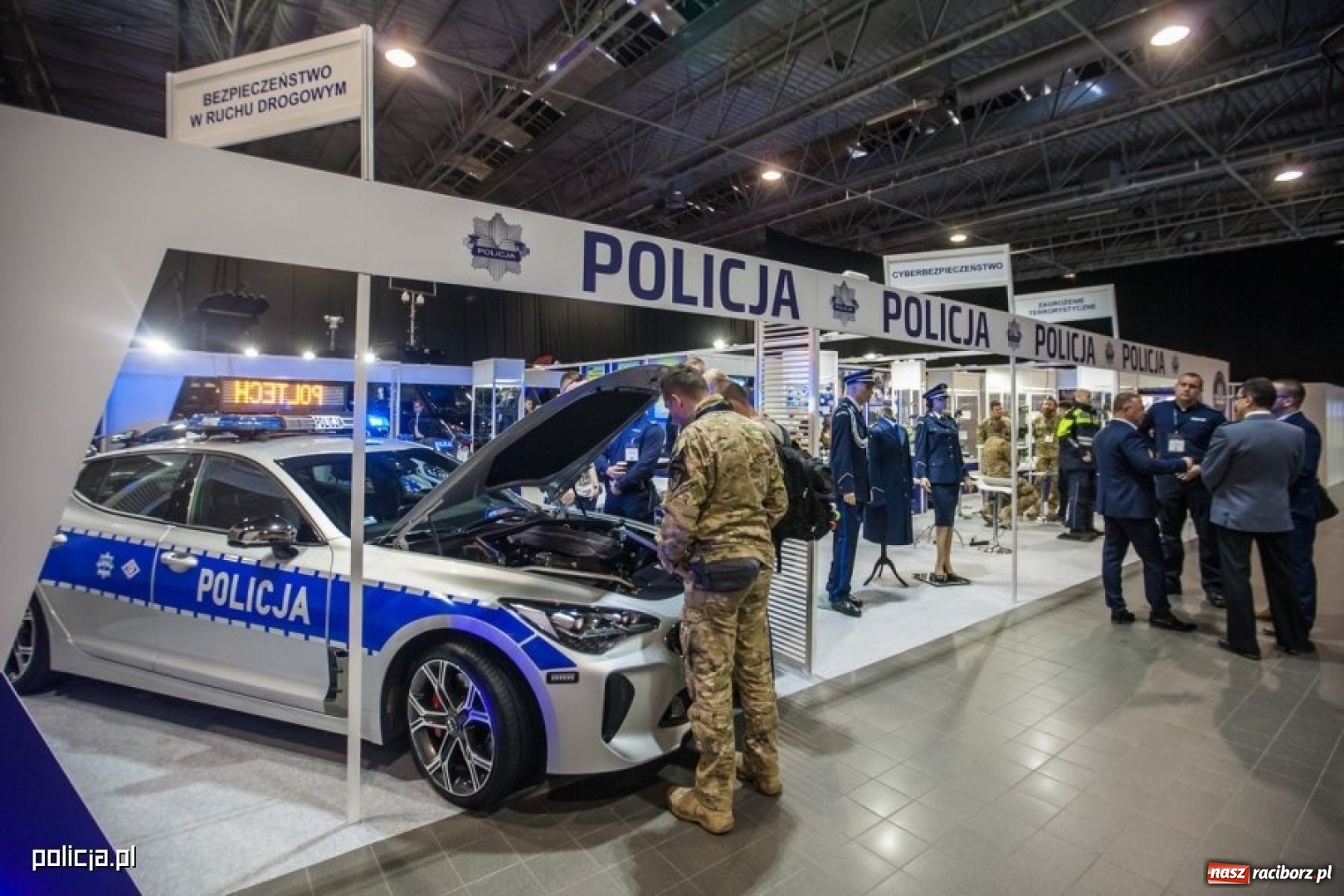 Zdjęcie w galerii na portalu naszraciborz.pl: Jak wam się podoba nowe oznaczenie radiowozów i umundurowanie policji [FOTO] wiadomości z regionu