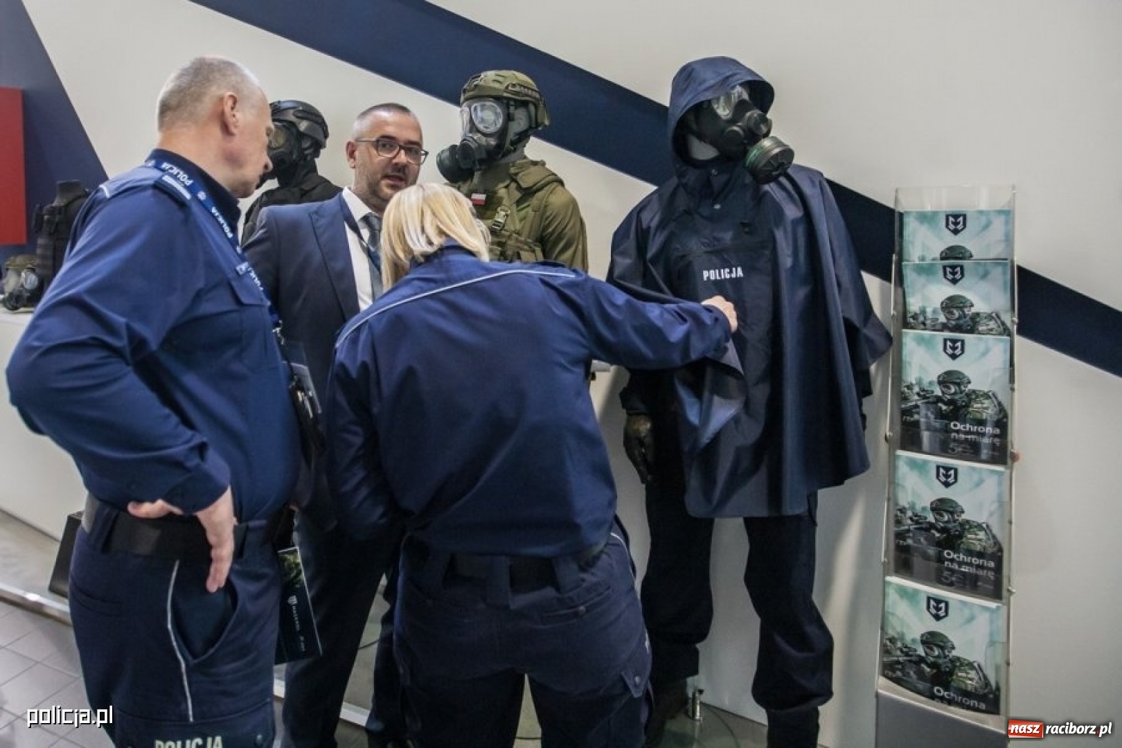 Zdjęcie w galerii na portalu naszraciborz.pl: Jak wam się podoba nowe oznaczenie radiowozów i umundurowanie policji [FOTO] wiadomości z regionu