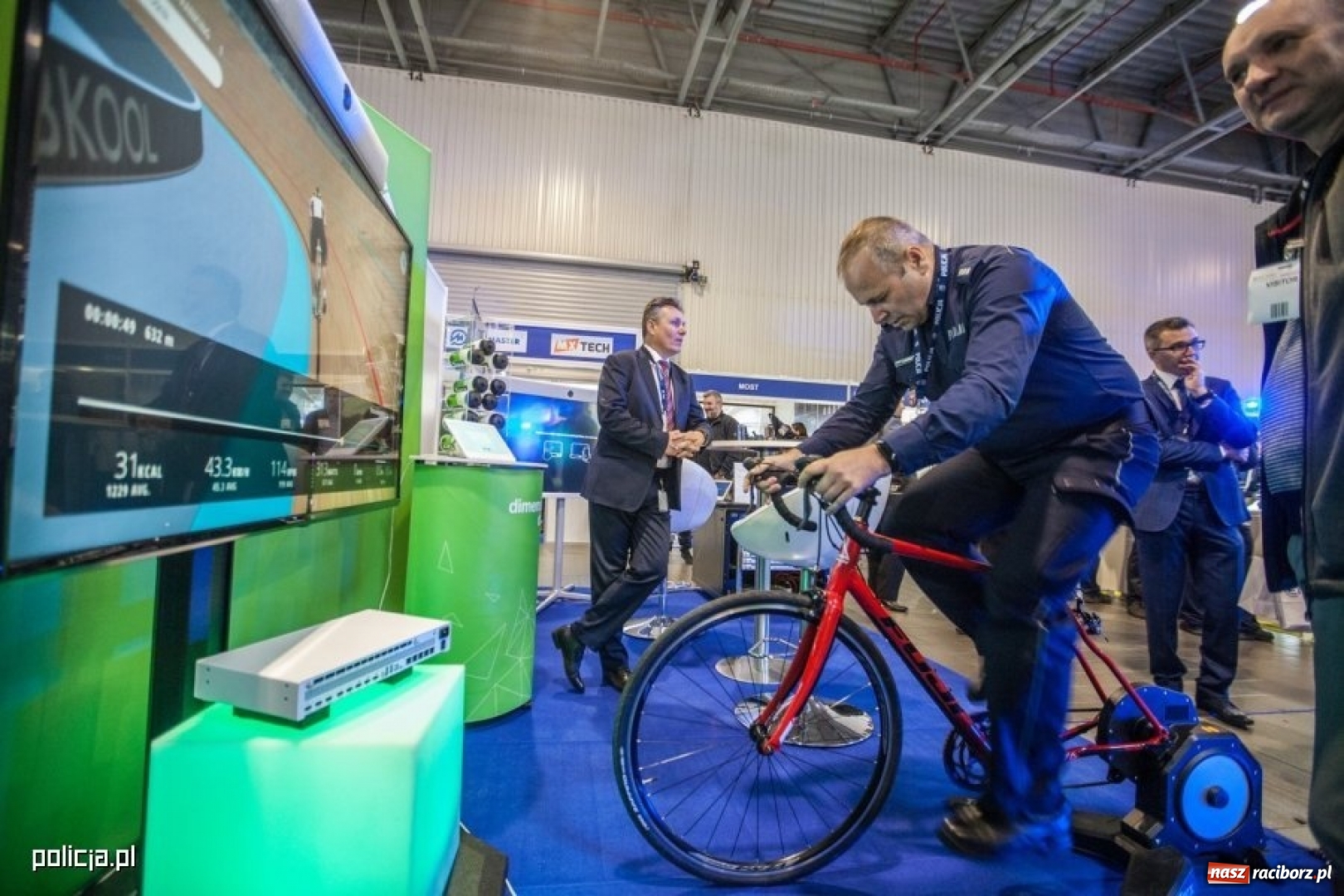 Zdjęcie w galerii na portalu naszraciborz.pl: Jak wam się podoba nowe oznaczenie radiowozów i umundurowanie policji [FOTO] wiadomości z regionu