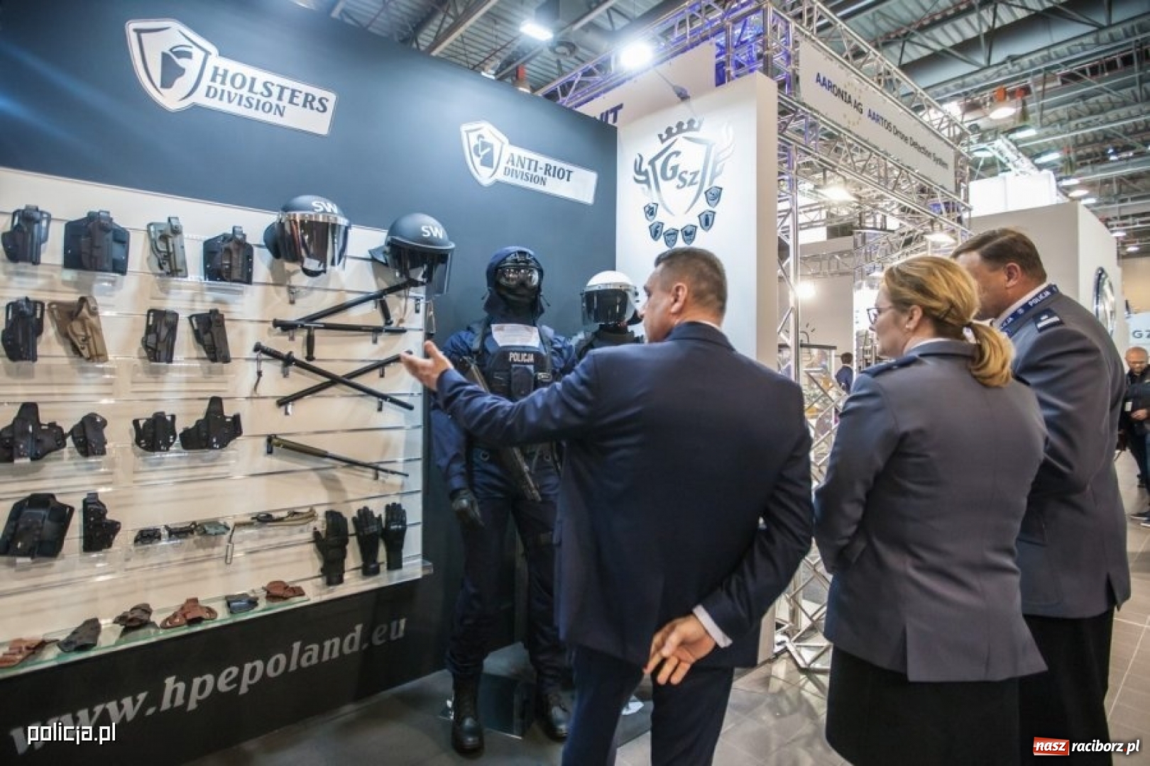 Zdjęcie w galerii na portalu naszraciborz.pl: Jak wam się podoba nowe oznaczenie radiowozów i umundurowanie policji [FOTO] wiadomości z regionu