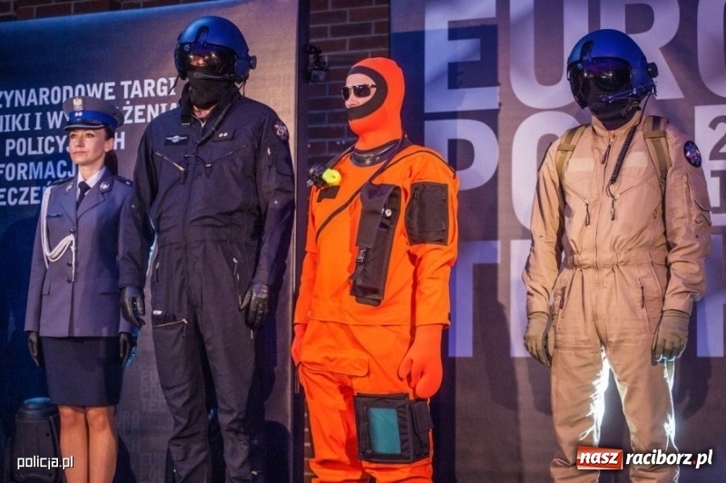 Zdjęcie w galerii na portalu naszraciborz.pl: Jak wam się podoba nowe oznaczenie radiowozów i umundurowanie policji [FOTO] wiadomości z regionu