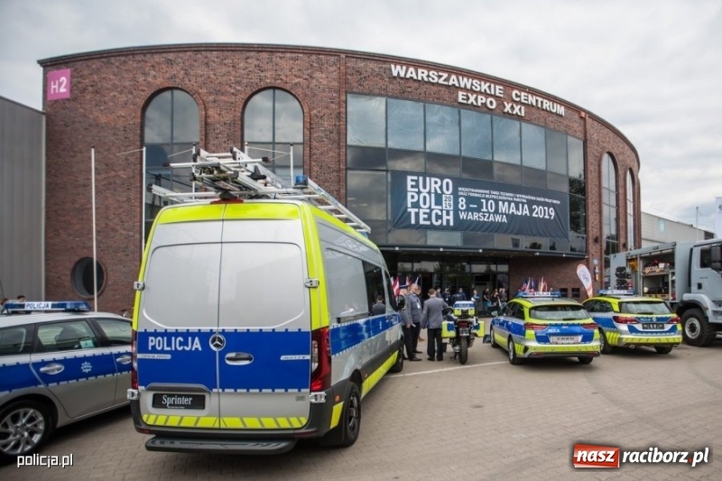 Zdjęcie w galerii na portalu naszraciborz.pl: Jak wam się podoba nowe oznaczenie radiowozów i umundurowanie policji [FOTO] wiadomości z regionu