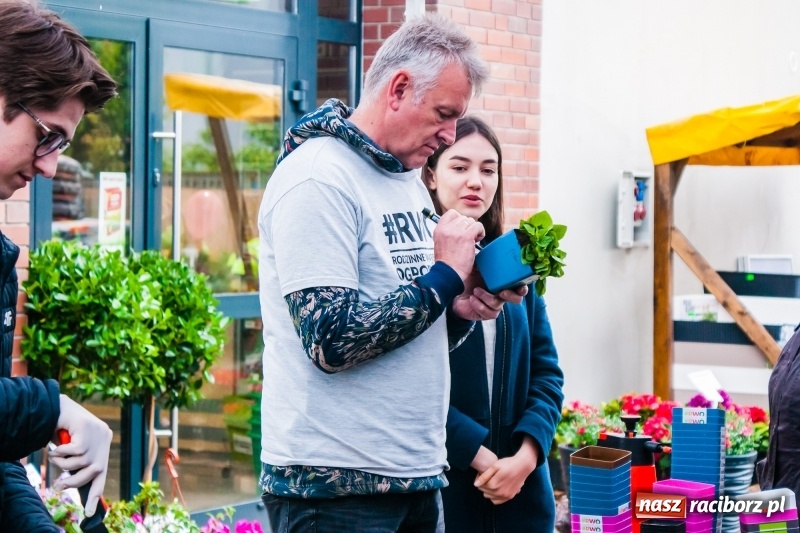 Zdjęcie w galerii na portalu naszraciborz.pl: Czego jeszcze nie wiesz o ogrodzie? Rodzinne Warsztaty Ogrodnicze z Witoldem Czuksanowem w AgroMarkecie wiadomości z regionu