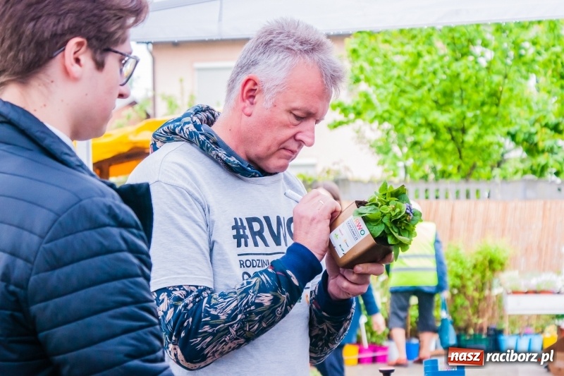 Zdjęcie w galerii na portalu naszraciborz.pl: Czego jeszcze nie wiesz o ogrodzie? Rodzinne Warsztaty Ogrodnicze z Witoldem Czuksanowem w AgroMarkecie wiadomości z regionu