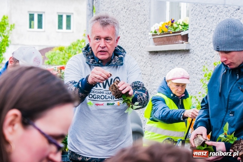 Zdjęcie w galerii na portalu naszraciborz.pl: Czego jeszcze nie wiesz o ogrodzie? Rodzinne Warsztaty Ogrodnicze z Witoldem Czuksanowem w AgroMarkecie wiadomości z regionu