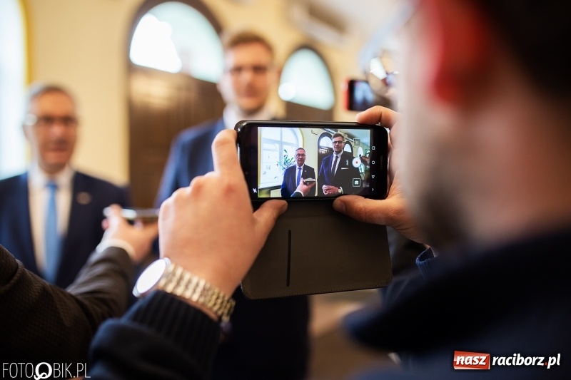 Zdjęcie w galerii na portalu naszraciborz.pl: Wiceminister Stanisław Szwed odwiedził seniorów w Raciborzu [FOTO i WIDEO] wiadomości z regionu