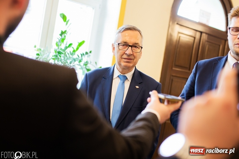 Zdjęcie w galerii na portalu naszraciborz.pl: Wiceminister Stanisław Szwed odwiedził seniorów w Raciborzu [FOTO i WIDEO] wiadomości z regionu