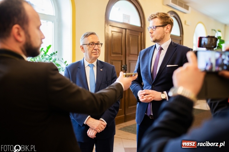 Zdjęcie w galerii na portalu naszraciborz.pl: Wiceminister Stanisław Szwed odwiedził seniorów w Raciborzu [FOTO i WIDEO] wiadomości z regionu