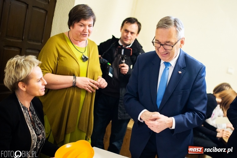 Zdjęcie w galerii na portalu naszraciborz.pl: Wiceminister Stanisław Szwed odwiedził seniorów w Raciborzu [FOTO i WIDEO] wiadomości z regionu