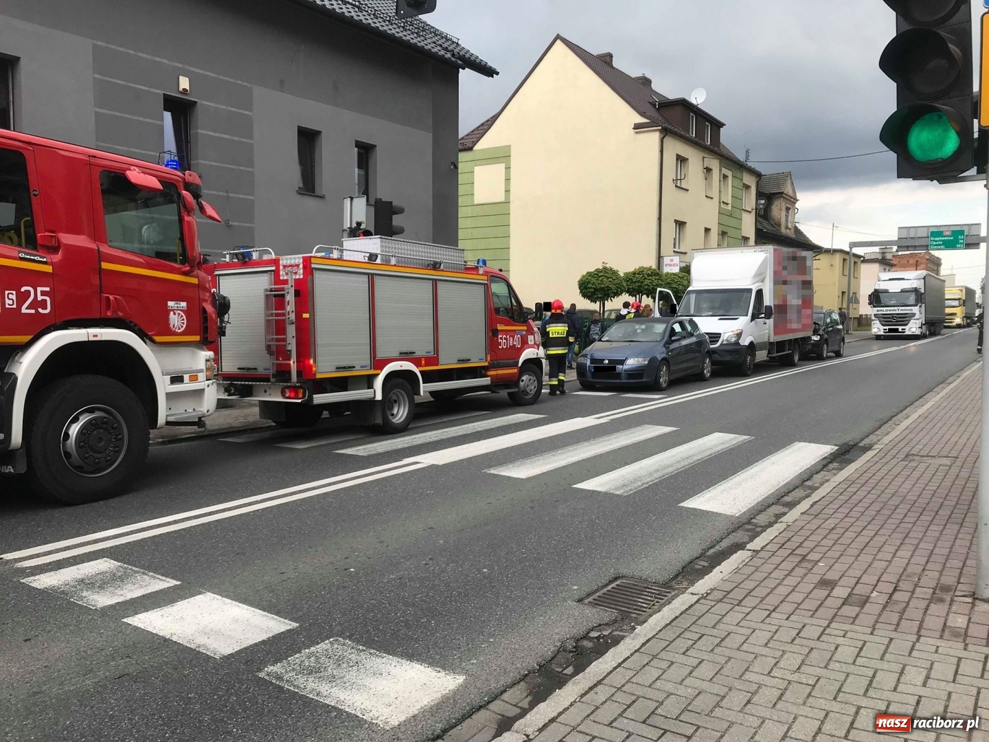 Zdjęcie w galerii na portalu naszraciborz.pl: Trzy samochody zderzyły się na Kozielskiej wiadomości z regionu