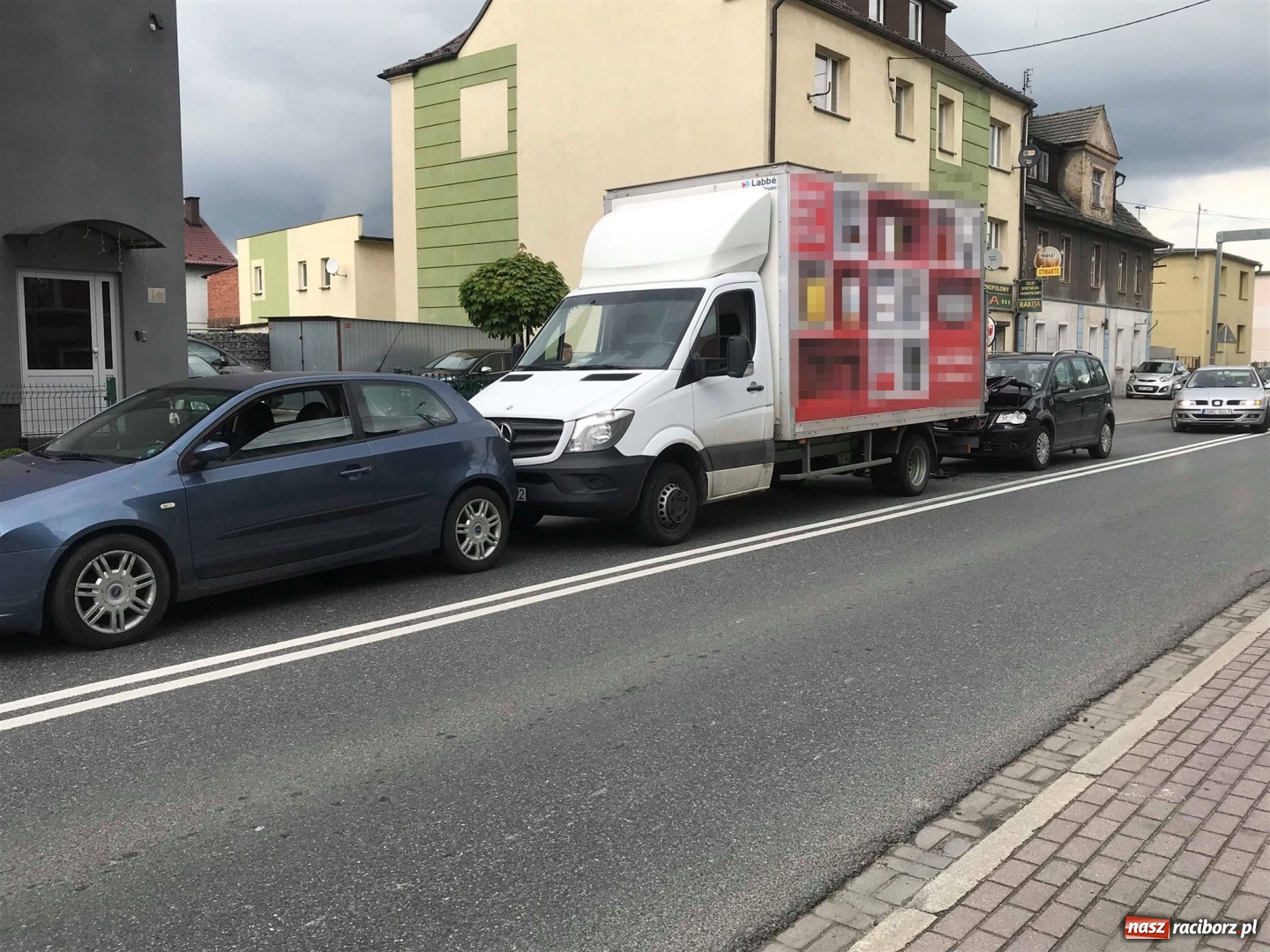 Zdjęcie w galerii na portalu naszraciborz.pl: Trzy samochody zderzyły się na Kozielskiej wiadomości z regionu