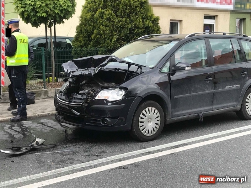 Zdjęcie w galerii na portalu naszraciborz.pl: Trzy samochody zderzyły się na Kozielskiej wiadomości z regionu
