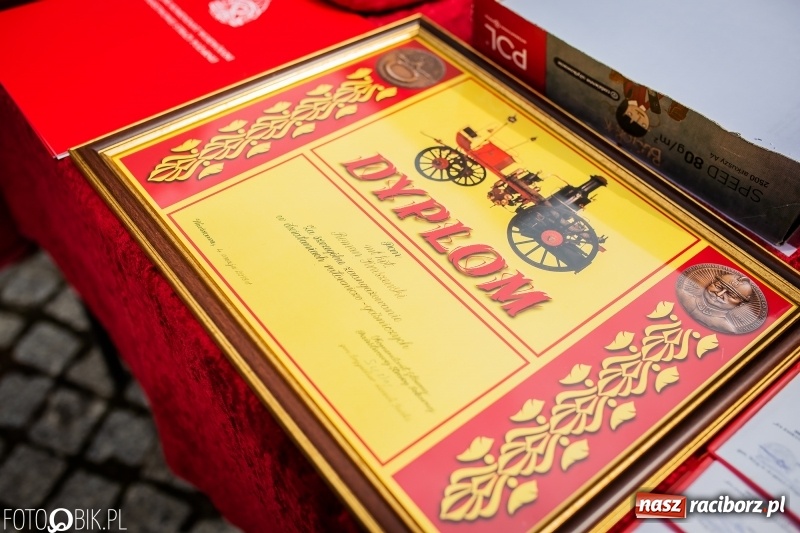 Zdjęcie w galerii na portalu naszraciborz.pl: Bogu na chwałę, ludziom na pożytek. Strażacy świętowali na zamku [FOTO i WIDEO] wiadomości z regionu