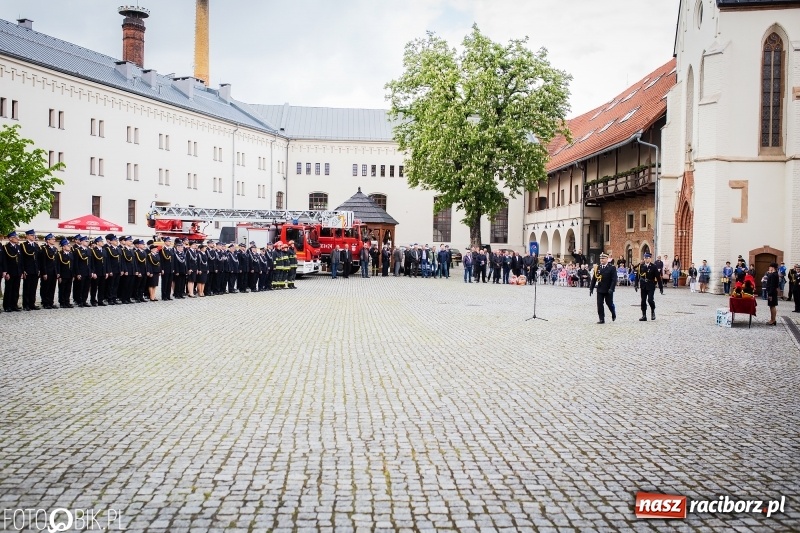 Zdjęcie w galerii na portalu naszraciborz.pl: Bogu na chwałę, ludziom na pożytek. Strażacy świętowali na zamku [FOTO i WIDEO] wiadomości z regionu