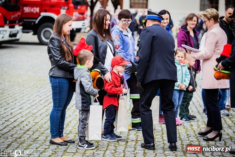 Zdjęcie w galerii na portalu naszraciborz.pl: Bogu na chwałę, ludziom na pożytek. Strażacy świętowali na zamku [FOTO i WIDEO] wiadomości z regionu