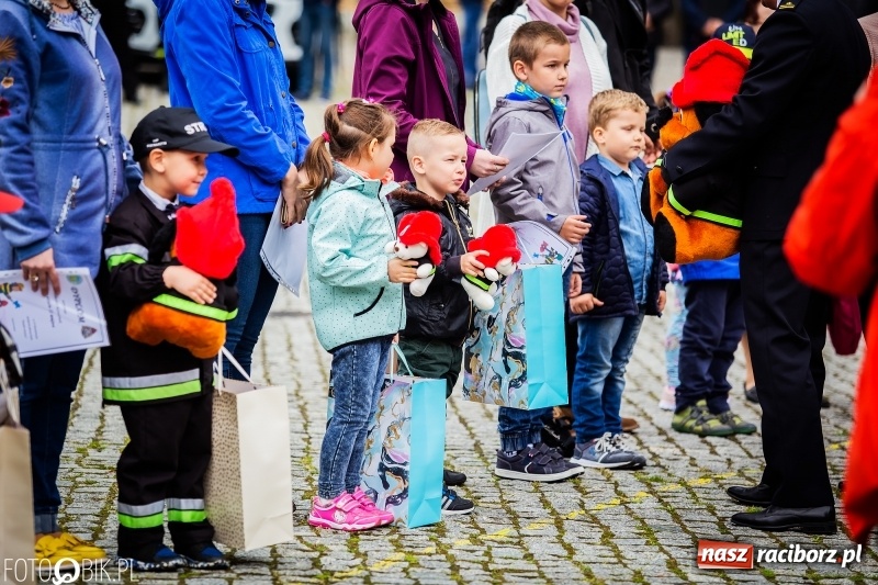 Zdjęcie w galerii na portalu naszraciborz.pl: Bogu na chwałę, ludziom na pożytek. Strażacy świętowali na zamku [FOTO i WIDEO] wiadomości z regionu