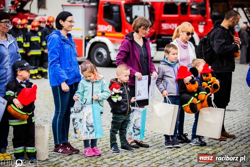 Zdjęcie w galerii na portalu naszraciborz.pl: Bogu na chwałę, ludziom na pożytek. Strażacy świętowali na zamku [FOTO i WIDEO] wiadomości z regionu