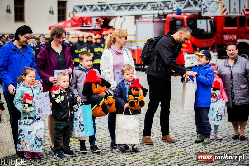 Zdjęcie w galerii na portalu naszraciborz.pl: Bogu na chwałę, ludziom na pożytek. Strażacy świętowali na zamku [FOTO i WIDEO] wiadomości z regionu