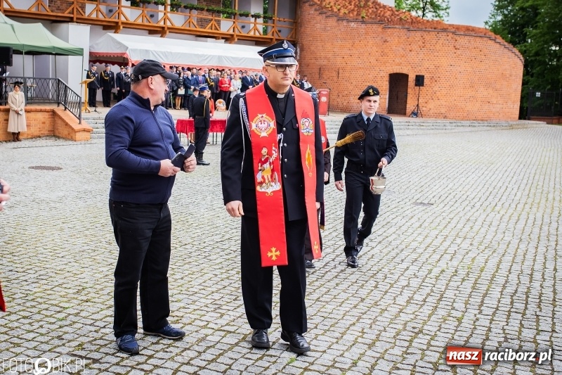 Zdjęcie w galerii na portalu naszraciborz.pl: Bogu na chwałę, ludziom na pożytek. Strażacy świętowali na zamku [FOTO i WIDEO] wiadomości z regionu
