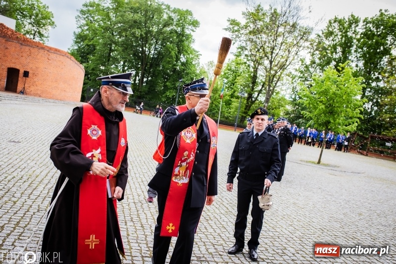 Zdjęcie w galerii na portalu naszraciborz.pl: Bogu na chwałę, ludziom na pożytek. Strażacy świętowali na zamku [FOTO i WIDEO] wiadomości z regionu
