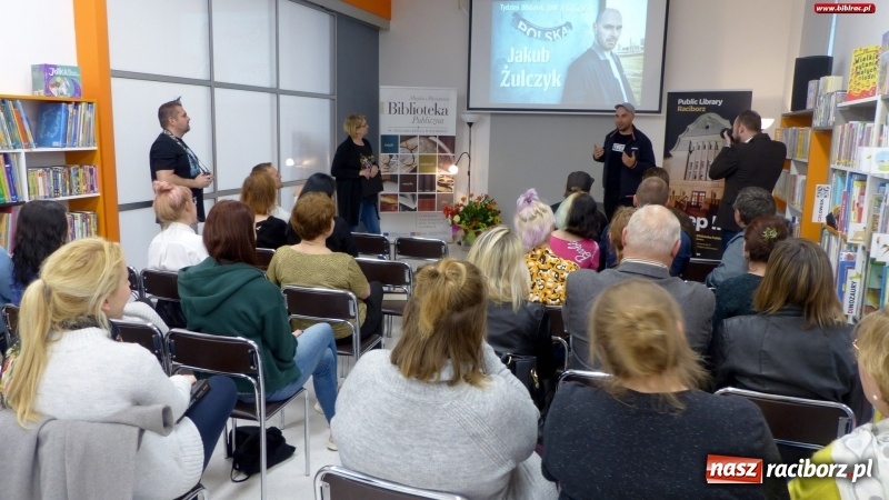 Zdjęcie w galerii na portalu naszraciborz.pl: Autor hitu HBO gościł w raciborskiej bibliotece wiadomości z regionu