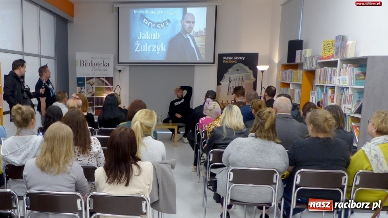 Zdjęcie w galerii na portalu naszraciborz.pl: Autor hitu HBO gościł w raciborskiej bibliotece wiadomości z regionu