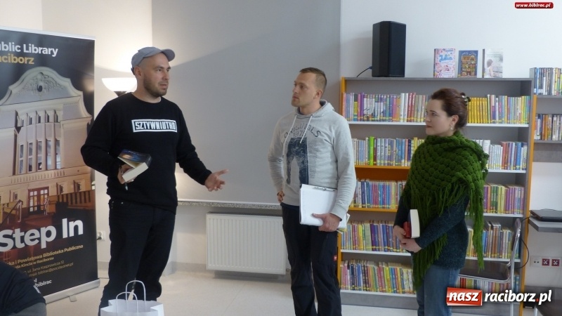 Zdjęcie w galerii na portalu naszraciborz.pl: Autor hitu HBO gościł w raciborskiej bibliotece wiadomości z regionu