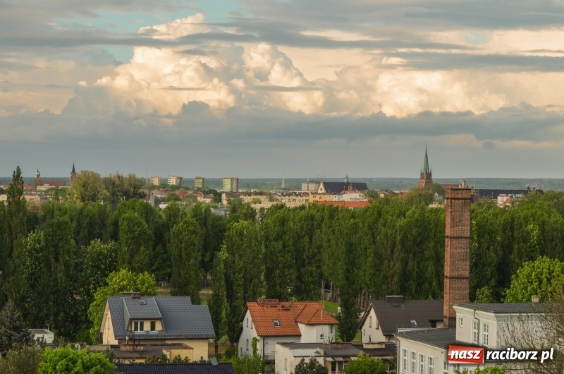 Zdjęcie w galerii na portalu naszraciborz.pl: Lej kondensacyjny nad Raciborzem [FOTO]  wiadomości z regionu