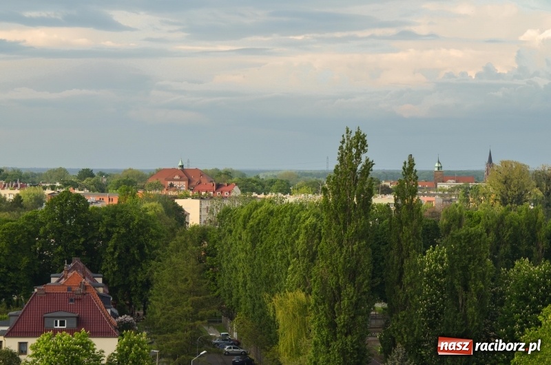 Zdjęcie w galerii na portalu naszraciborz.pl: Lej kondensacyjny nad Raciborzem [FOTO]  wiadomości z regionu