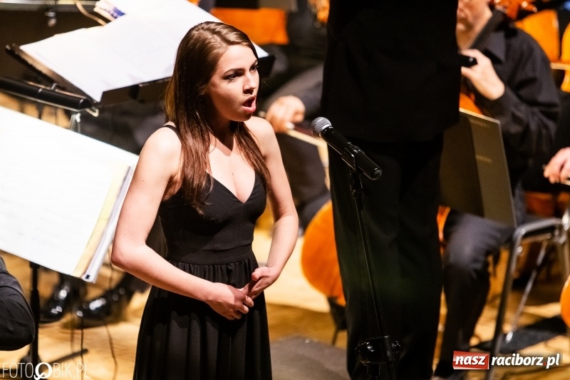 Zdjęcie w galerii na portalu naszraciborz.pl: Koncert muzyki filmowej w wykonaniu Orkiestry Filharmonii z Ostrawy w RCK wiadomości z regionu