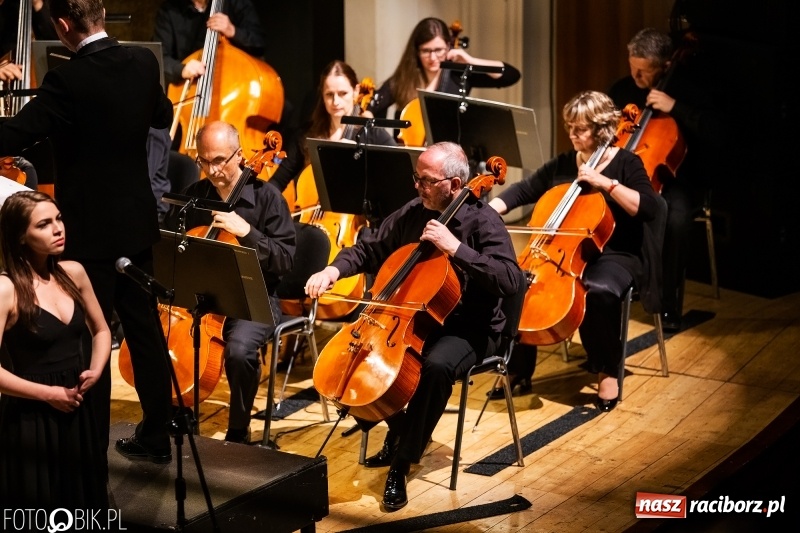 Zdjęcie w galerii na portalu naszraciborz.pl: Koncert muzyki filmowej w wykonaniu Orkiestry Filharmonii z Ostrawy w RCK wiadomości z regionu