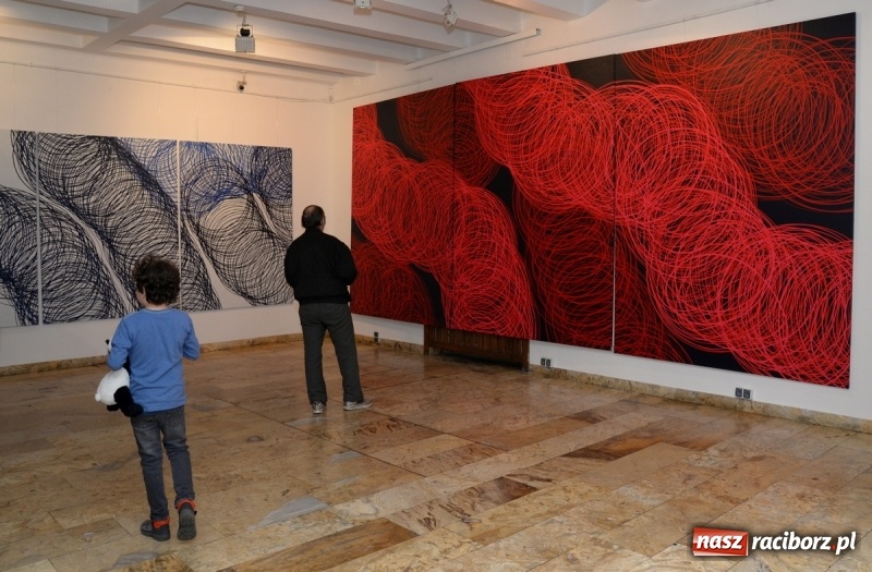 Zdjęcie w galerii na portalu naszraciborz.pl: Bez tytułu. Wystawa prac Mariana Solisza w Muzeum  wiadomości z regionu