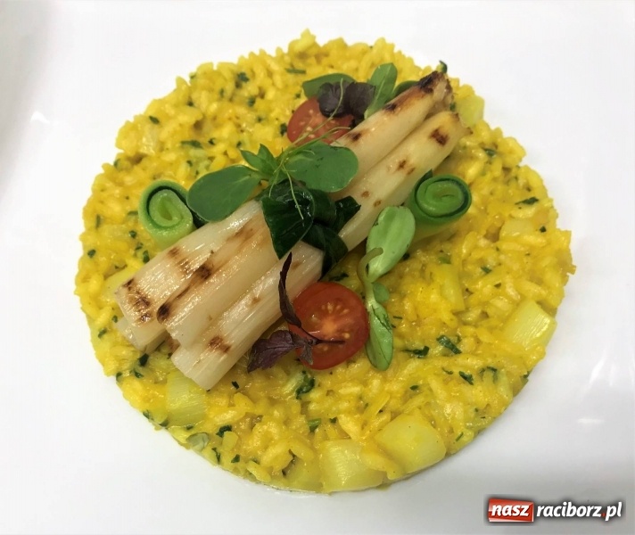 Zdjęcie w galerii na portalu naszraciborz.pl: W Braxtonie polecają risotto z białymi szparagami  wiadomości z regionu