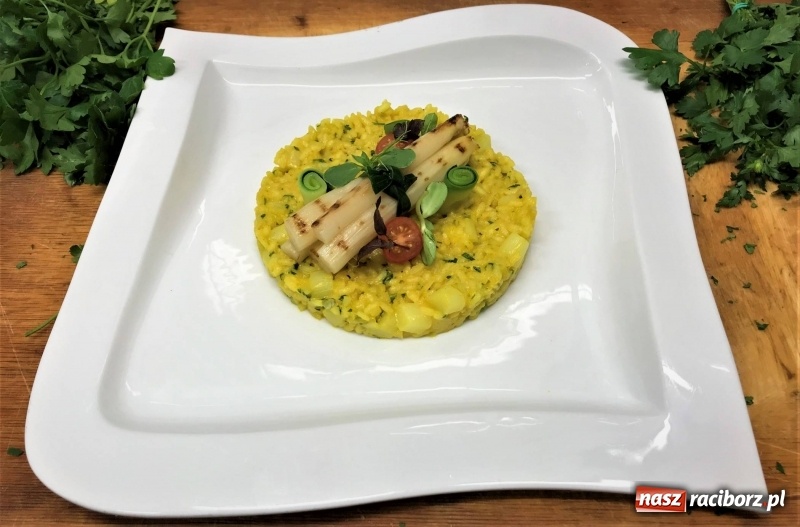 Zdjęcie w galerii na portalu naszraciborz.pl: W Braxtonie polecają risotto z białymi szparagami  wiadomości z regionu