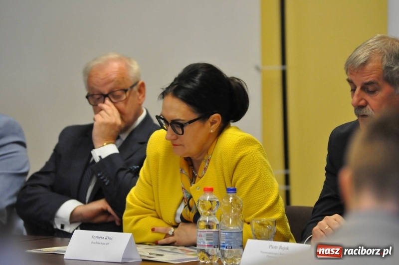 Zdjęcie w galerii na portalu naszraciborz.pl: Stoiska rozstawione, grille rozpalone, scena pełna gwiazd. Ruszyła 19. Eko-Wystawa w Pietrowicach Wielkich wiadomości z regionu